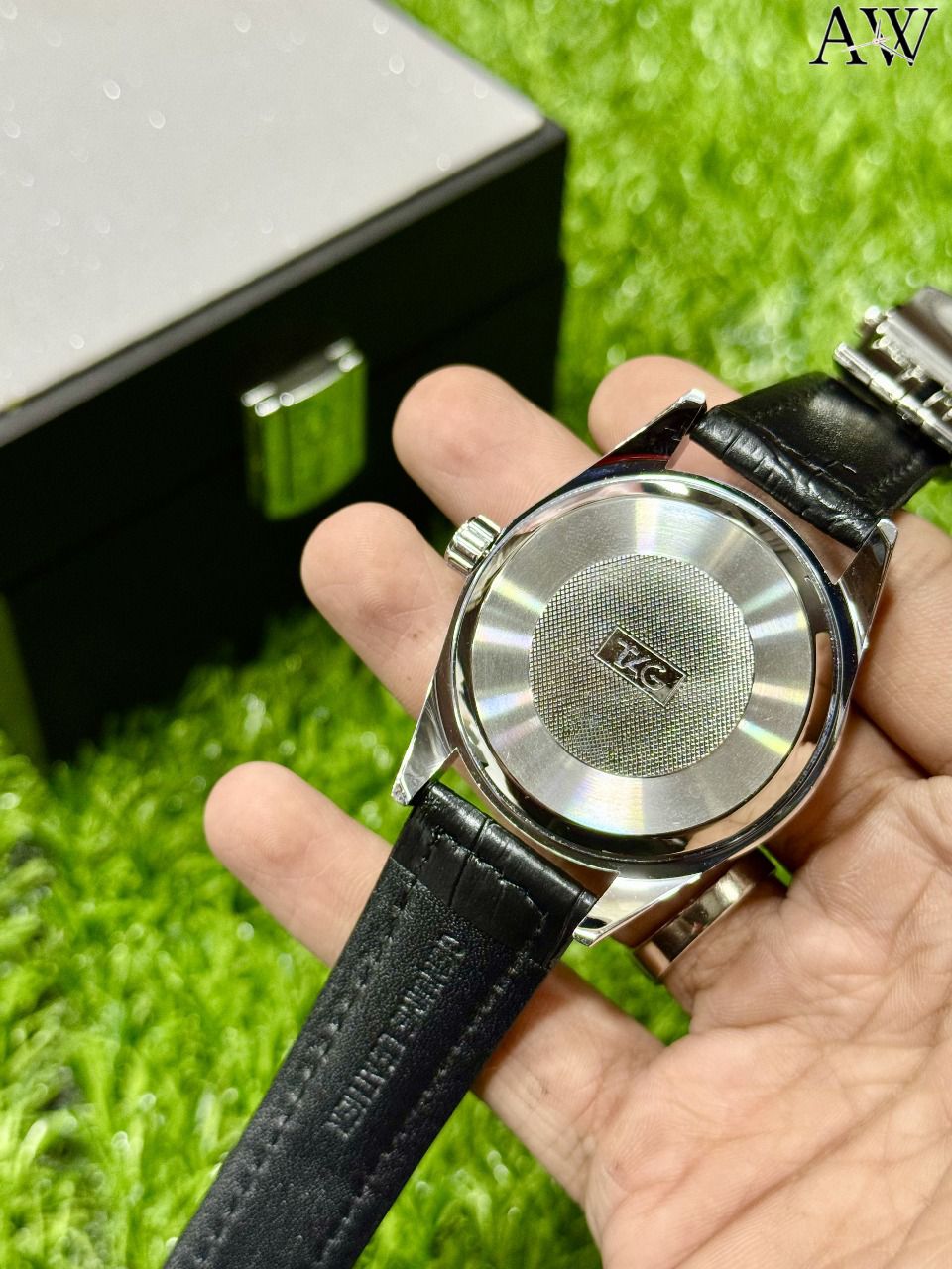 High Quality Date and Day Working Leather Strap Watch for Mens and Boys